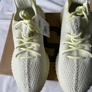 Brand new pair, Yeezy’s butter